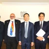 Đại sứ Việt Nam tại Italy Dương Hải Hưng và các đại biểu tại Hội thảo "Bàn tròn cầu nối giữa Việt Nam và Vùng Basilicata." (Ảnh: Thanh Hải/TTXVN)