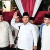 Ông Prabowo Subianto (giữa) phát biểu trước báo giới và những người ủng hộ, sau khi kết quả kiểm phiếu chính thức cuối cùng của cuộc bầu cử Tổng thống Indonesia được công bố tại Jakarta, tối 20/3/2024. (Ảnh: THX/TTXVN)