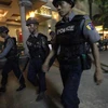 Cảnh sát Myanmar tuần tra trên đường phố. (Ảnh: AP)