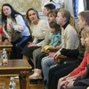 Những trẻ em Ukraine tại Đại sứ quán Qatar ở Moskva trước khi được đoàn tụ với gia đình. (Nguồn: TASS)