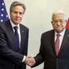 Ngoại trưởng Mỹ Antony Blinken (trái) trong cuộc gặp với Tổng thống Palestine Mahmoud Abbas (phải) tại Amman, Jordan, ngày 13/10/2023. (Ảnh: AFP/TTXVN)