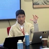 Tiến sỹ Lê Nam Trung Hiếu đang thuyết trình tại hội thảo. (Ảnh: Kiều Trang/TTXVN)