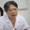 Giáo sư Trần Bình Giang - Phó Giám đốc Bệnh viện Việt Đức, tại buổi họp báo. (Ảnh: Lê Minh Sơn/Vietnam+)