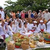 Nghi lễ cúng cầu an trong Lễ hội Katê thường niên của đồng bào Chăm Bình Thuận tại di tích Tháp Chăm Pô Sah Inư, thành phố Phan Thiết, tỉnh Bình Thuận. (Ảnh: Mạnh Linh/TTXVN)