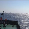 Ba tàu hải cảnh Trung Quốc vây chặn tàu Cảnh sát biển Việt Nam. (Ảnh: Công Định-Hữu Trung/TTXVN)