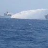 Tàu Trung Quốc phun vòi rồng vào tàu Kiểm ngư Việt Nam. (Nguồn: Cục Kiểm ngư Việt Nam)