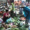 Thực phẩm ở Hà Nội “đội giá” vì mưa to liên tiếp những ngày qua