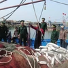 Ngư lưới cụ của tàu cá Qna 91939-TS bị cắt phá. (Ảnh: Đoàn Hữu Trung/TTXVN)