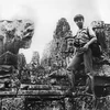 Phóng viên ảnh Phạm Tiến Dũng tại đền Preah Vihear năm 1979. (Ảnh: Nhân vật cung cấp)