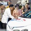 VinFast Auto giới thiệu dòng xe ô tô điện tay lái nghịch đầu tiên của mình tại Indonesia
