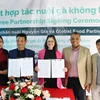 Hợp tác xã chăn nuôi Nguyễn Gia hợp tác với công ty Global Food Partners (Singapore) sản xuất trứng gà không nhốt lồng