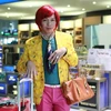 Thái Hòa với tóc hồng bồng bềnh múa cột trong phim hài “Để Hội tính”