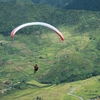Một pha lượn dù ngoạn mục trên thung lũng Lìm Mông. (Ảnh: Mai Anh/Vietnam+)