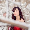 Kavie Trần diện váy ren trong tuyết rơi âm 7 độ C. (Ảnh: Truc Tram)