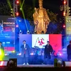 Nhóm Da LAB trình diễn tại lễ khai mạc lễ hội. (Ảnh: Lê Minh Sơn/Vietnam+)