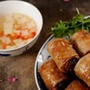 Món nem hương vị truyền thống của nghệ nhân Ánh Tuyết. (Ảnh: CTV/Vietnam+)