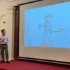 Anh Đào Quang Thuận giới thiệu về dự án Bedlinker tại chung kết cuộc thi “Doanh nghiệp khởi nghiệp sáng tạo ứng dụng công nghệ thông tin phát triển du lịch.” (Ảnh: PV/Vietnam+)