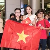 Miss International:Tường San lên đường trong vòng vây người hâm mộ