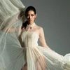 Hoa hậu Khánh Vân khoe khả năng tạo dáng cực ngầu với êkíp ngoại 