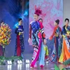 [Photo] Hoa hậu Hoàn vũ Việt Nam quảng bá vẻ đẹp áo dài truyền thống