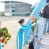 Đoàn khách đầu tiên đặt chân tới sân bay Đà Nẵng để tham gia hành trình du lịch ở Quảng Nam. (Ảnh: CTV/Vietnam+)