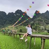 Du khách trải nghiệm cảnh đẹp thôn Lang Chua, thị trấn Lang Căn, huyện Lâm Bình. (Ảnh: Mai Mai/Vietnam+)