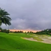Nằm ngay tại trung tâm thành phố Hà Nội, Sân Golf Long Biên có tới 27 đường Golf theo tiêu chuẩn PGA, do một trong những công ty thiết kế sân golf chuyên nghiệp hàng đầu thế giới thiết kế. (Ảnh: PV/Vietnam+)