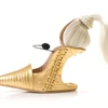 Chiếc giày cao gót có tên gọi Blond Ambition mô phỏng phong cách biểu diễn âm nhạc của ngôi sao Madona những năm 90. (Ảnh: PV/Vietnam+)