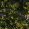 P’apiu sở hữu con đường vẽ thổ cẩm dài nhất Việt Nam với thiết kế uốn lượn quanh co hơn 1,7km. (Ảnh: CTV/Vietnam+)