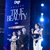 Tiểu Vy nhận giải "Pretty Lady" tại lễ trao giải "Đẹp Awards 2023," diễn ra tối qua. (Ảnh: CTV/Vietnam+)