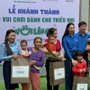 Thùy Tiên vừa nghiệm thu sân chơi tại bệnh viện, kết hợp tặng quà, học bổng cho các em thiếu nhi trong dự án mà cô đang triển khai trên toàn quốc. (Ảnh: CTV/Vietnam+)