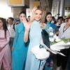 “Soi” nhan sắc búp bê của đương kim Miss World 2024 khi tới Việt Nam