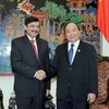 Phó Thủ tướng Nguyễn Xuân Phúc tiếp Chủ tịch Liên đoàn Thương mại và Công nghiệp Ấn Độ Shantanu Srivastava. (Ảnh: An Đăng/TTXVN)