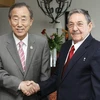 Tổng Thư ký Liên hợp quốc và Chủ tịch Raul Castro trong một cuộc gặp. (Nguồn: AP)