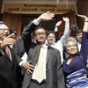 Chủ chủ tịch CNRP Sam Rainsy (giữa) tại tòa án ở Phnom Penh. (Nguồn: THX/TTXVN)