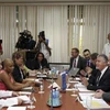 Trưởng đoàn đàm phán EU (phải) và Cuba trong cuộc gặp ngày 4/3. (Nguồn: Reuters)