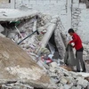 Cảnh đổ nát sau các cuộc không kích nhằm vào IS tại thị trấn Darat Azzah, ngoại ô thành phố Aleppo ngày 7/10. (Nguồn: Reuters/TTXVN)