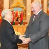 Tổng thống Cộng hòa Belarus A. Lukashenko đón tiếp Tổng Bí thư Nguyễn Phú Trọng khi Tổng Bí thư thăm chính thức Belarus tháng 11/2014. (Ảnh: Trí Dũng/TTXVN)