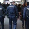 Cảnh sát Đức tuần tra ở một khu vực đông người. (Nguồn: Reuters)