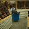 Cảnh trong phim 'Under the Gun' (Dưới họng súng). (Nguồn: Theguardian.com)