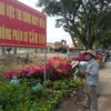 Tổ chức chợ hoa trên công trình đang thi công: Hiểm nguy rình rập