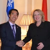 Đại sứ Việt Nam tại Canada Tô Anh Dũng và bà St-Pierre Christine - Bộ trưởng Ngoại giao và Pháp ngữ Quebec. (Ảnh: Lê Hoàng/Vietnam+)