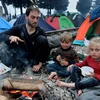 Trẻ em Syria sống trong điều kiện khắc nghiệt khi cùng cha mẹ chạy trốn chiến tranh tới làng Idomeni trên biên giới Hy Lạp-Macedonia ngày 10/3. (Nguồn: AFP/TTXVN)