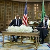 Tổng thống Mỹ (trái) và Quốc vương Saudi Arabia trong một cuộc gặp hồi năm 2015. (Nguồn: theatlantic.com)