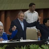 Lãnh tụ Cuba Fidel Castro và Bí thư thứ nhất Ban Chấp hành Trung ương Đảng, Chủ tịch Raul Castro tại phiên bế mạc Đại hội đại biểu toàn quốc Đảng Cộng sản Cuba lần thứ VII, ở La Habana ngày 19/4. (Nguồn: THX/TTXVN)