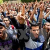Sinh viên tuần hành ủng hộ Tổng thống bị phế truất Mohamed Morsi bên ngoài khuôn viên trường đại học Cairo. Ảnh minh họa. (Nguồn: THX/TTXVN)