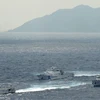 Tàu Trung Quốc và tàu Nhật Bản gần quần đảo tranh chấp Điếu Ngư/Senkaku. (Nguồn: Theaustralian)
