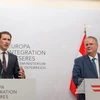 Ngoại trưởng Áo Sebastian Kurz (trái) và Ngoại trưởng Hy Lạp Nikos Kotzias tại cuộc họp báo sau cuộc gặp. (Nguồn: EPA/TTXVN)