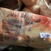 Toàn bộ số thịt gia cầm đều đựng trọng túi nilon có ghi chữ Trung Quốc. (Ảnh: Quốc Đạt/TTXVN)