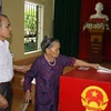 Cử tri phường Phúc Thành, thành phố Ninh Bình tham gia bầu cử. (Ảnh: Ninh Đức Phương/TTXVN)